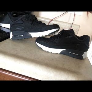 Nike air max size 4y or 6-6.5 women